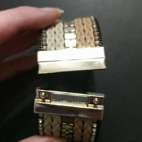 Silver Tone𝅺 Cream Tan Leather Clear Rhinestone Magnetic Clasp Cuff Bracelet - Picture 3 of 4
